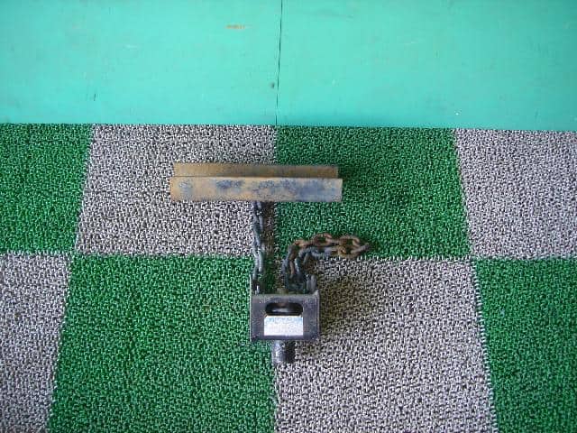 Spare Tire Carrier Mitsubishi Fuso 2043 K-FE120B — photo 1