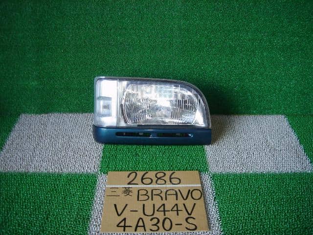 Right Headlight MITSUBISHI Minicab 1995 V-U44V MR162618 — photo 2
