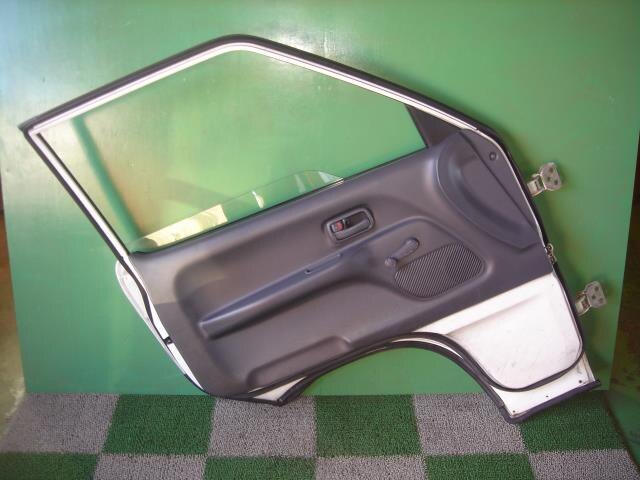 Front Left Door Assembly TOYOTA Liteace 1992 S-CR36 — photo 4
