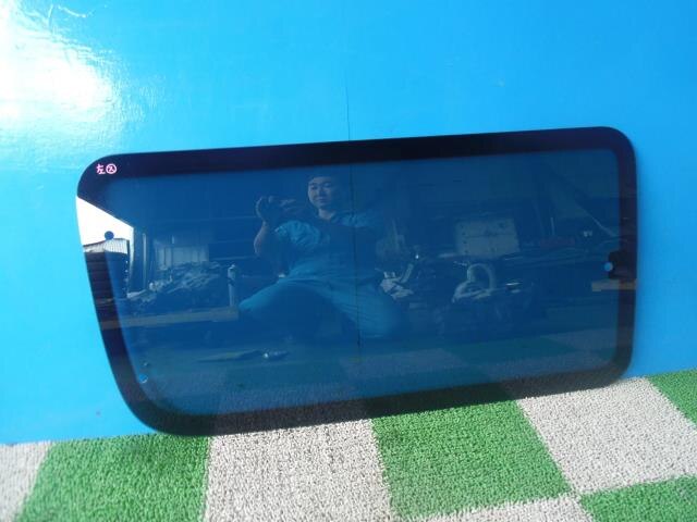 Door Windshield TOYOTA Regius 2000 GF-RCH47 — photo 3