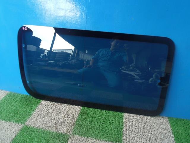 Door Windshield TOYOTA Regius 2000 GF-RCH47 — photo 2