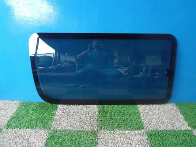 Door Windshield TOYOTA Regius 2000 GF-RCH47 — photo 1