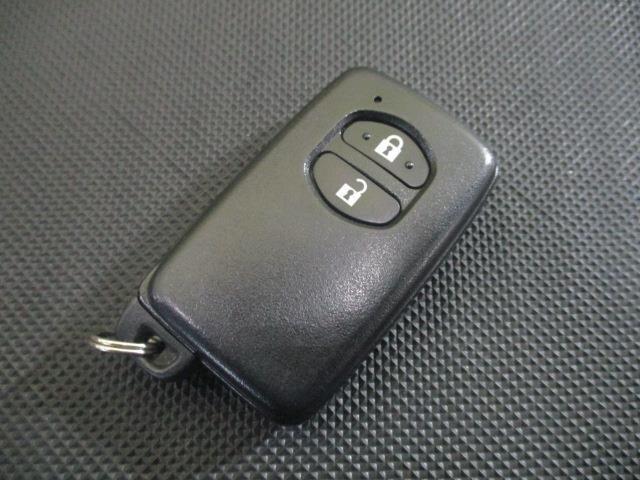 Keyless Entry Remote Control Key TOYOTA Prius 2010 DAA-ZVW30 — photo 1