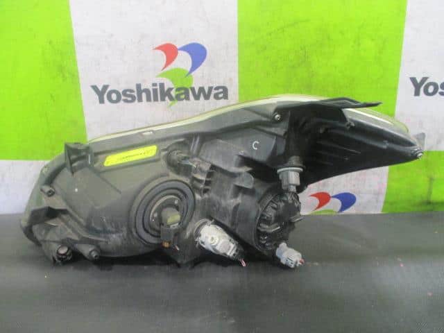 Right Headlight TOYOTA Blade 2007 DBA-AZE15 — photo 3