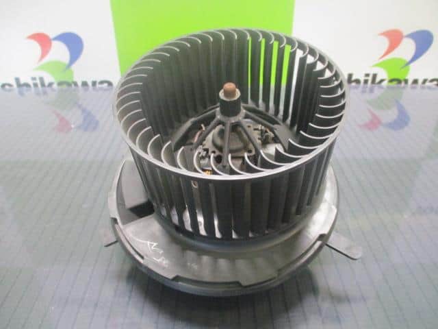 Blower Motor VOLKSWAGEN Golf Variant 2010 DBA-1KCAX — photo 1