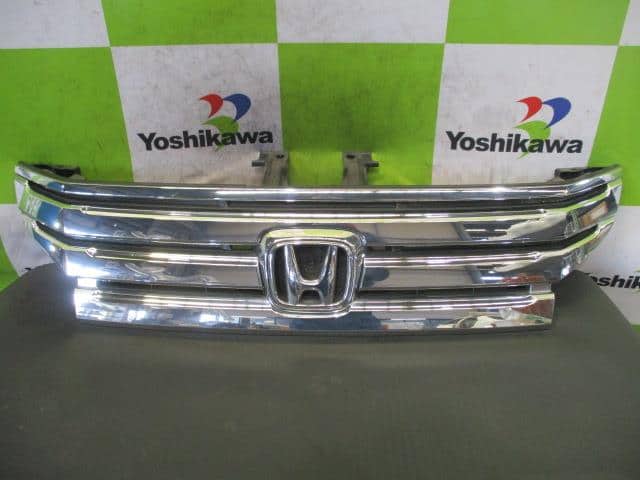Radiator Grille HONDA Step Wagon 2010 DBA-RK5 — photo 1