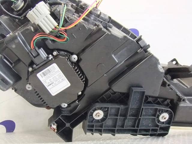 Left Headlight NISSAN Leaf_ 2010 ZAA-ZE0 — photo 4