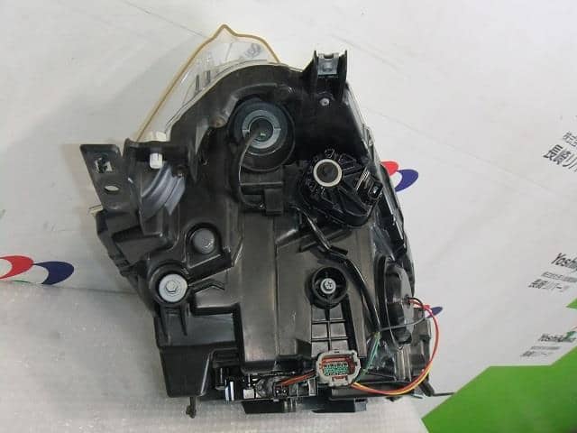 Left Headlight NISSAN Leaf_ 2010 ZAA-ZE0 — photo 3