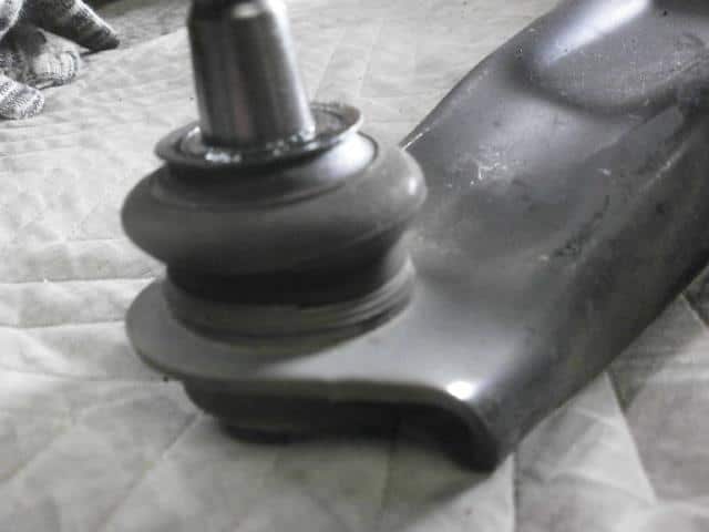 Front Right Lower Control Arm NISSAN Moco 2013 DBA-MG33 — photo 2