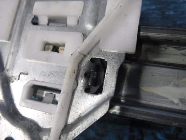 Front Left Door Regulator SUZUKI Wagon R 2003 UA-MC22S 8346076F10 — photo 4