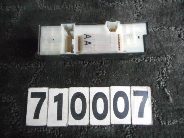 Power Window Switch NISSAN Cefiro 2000 GF-A33 — photo 2