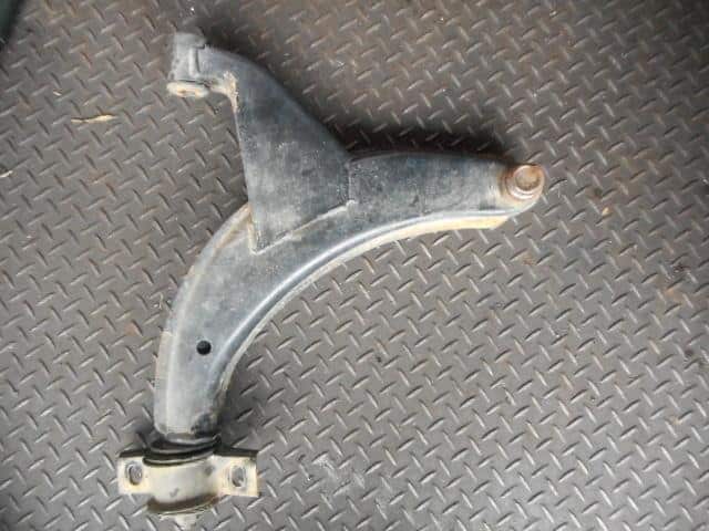 Front Right Lower Control Arm SUBARU Sambar 1994 V-KS4 — photo 1