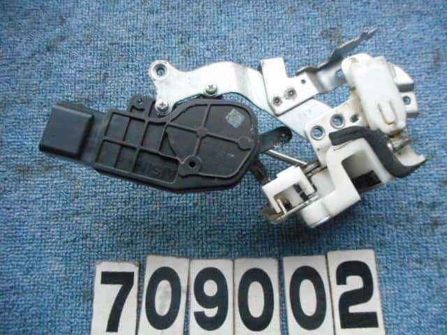 Door Lock Solenoid DAIHATSU Move 2006 DBA-L150S — photo 2