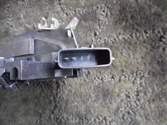 Door Lock Solenoid NISSAN Serena 2010 DBA-C25 — photo 3