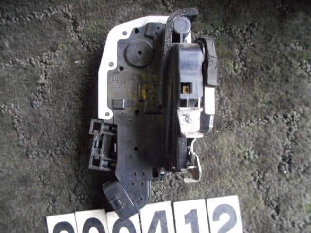 Door Lock Solenoid NISSAN Serena 2010 DBA-C25 — photo 2