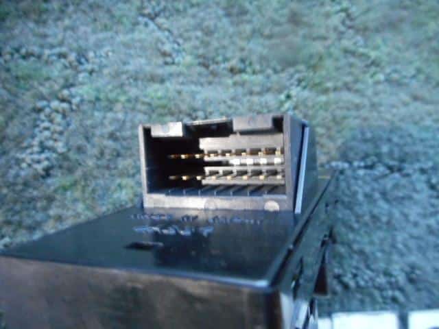 Power Window Switch SUZUKI Wagon R 2003 LA-MH21S — photo 3