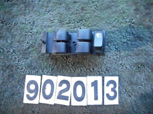 Power Window Switch SUZUKI Wagon R 2003 LA-MH21S — photo 1
