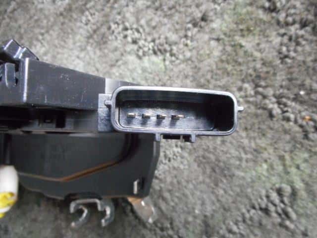 Door Lock Solenoid NISSAN Cube 2008 DBA-BZ11 — photo 3