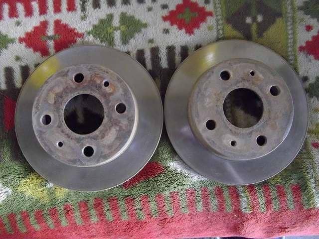 Front Disk Rotor DAIHATSU Hijet 1999 GD-S210P — photo 1