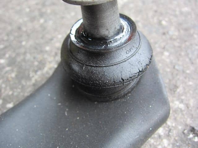 Front Left Lower Control Arm MAZDA Carol 2013 DBA-HB35S — photo 2