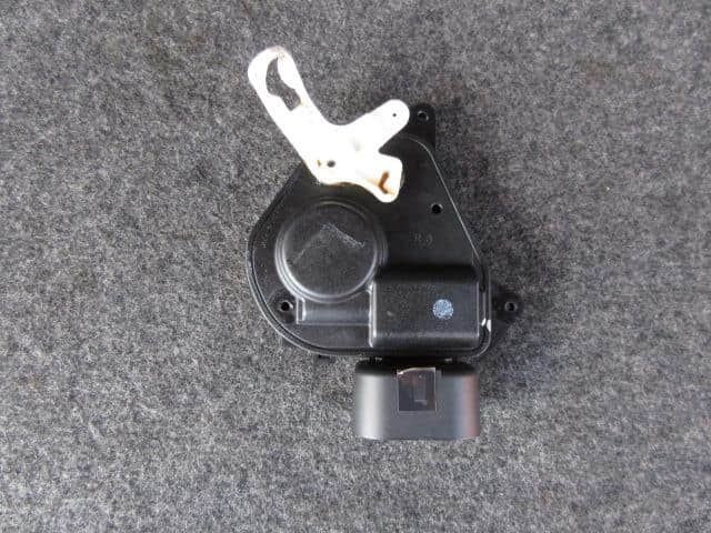 Door Lock Solenoid TOYOTA Celsior 2003 UA-UCF30 — photo 1
