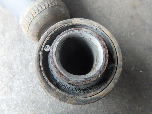 Rear Left Shock Absorber TOYOTA Estima 2003 TA-MCR30 — photo 2
