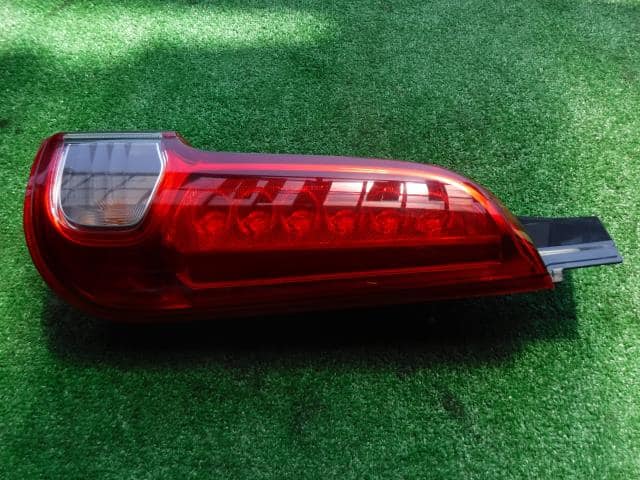 Right Tail Light SUZUKI Spacia DBA-MK32S 3565081M01 — photo 1