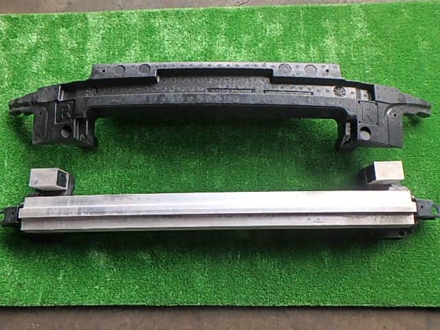 Front Bumper Reinforcement SUBARU Forester 2006 CBA-SG5 — photo 1