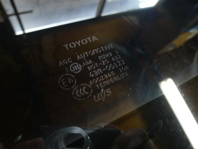 Right Side Windshield TOYOTA Hiace 2011 LDF-KDH206 — photo 3