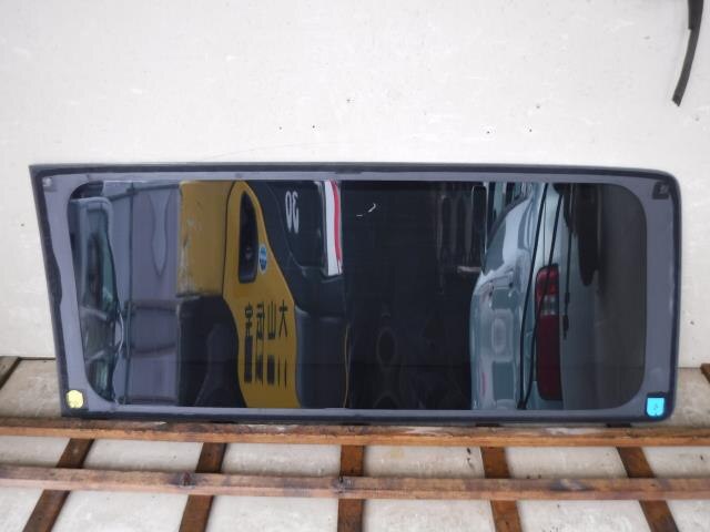 Right Side Windshield TOYOTA Hiace 2011 LDF-KDH206 — photo 2