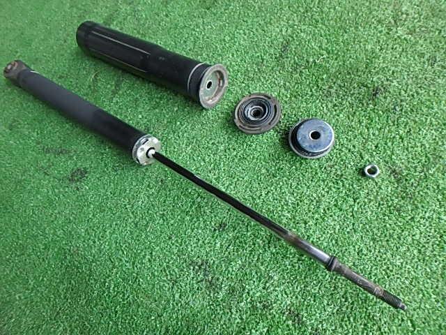 Rear Right Shock Absorber TOYOTA Vitz 2006 DBA-SCP90 — photo 3