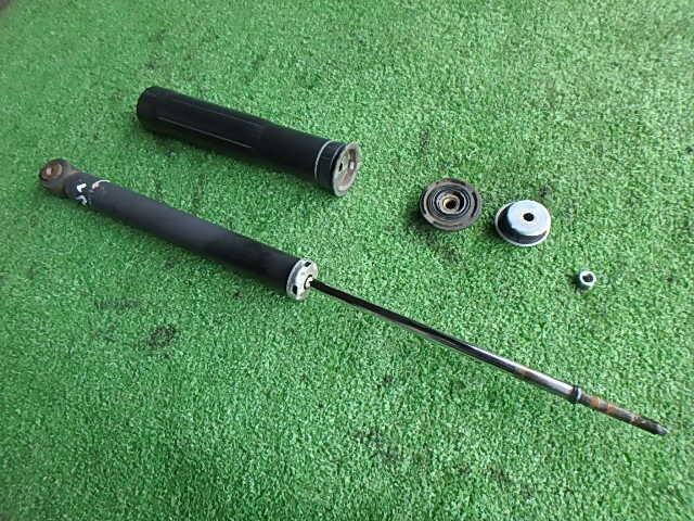 Rear Left Shock Absorber TOYOTA Vitz 2006 DBA-SCP90 — photo 3
