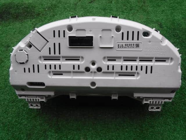 Speedometer HONDA Vezel 2014 DAA-RU4 78100T7EJ31 — photo 2