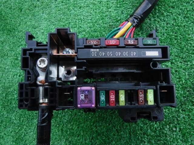 Fuse Box HONDA Vezel 2014 DAA-RU4 — photo 2
