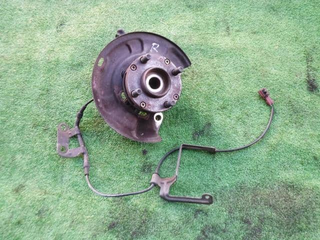 Front Right Knuckle Hub Assembly SUBARU Pleo 1999 GF-RA2 28313KE020 — photo 1