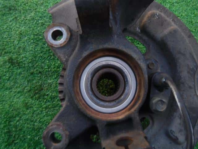 Front Right Knuckle Hub Assembly SUBARU Pleo 1999 GF-RA2 28313KE020 — photo 3