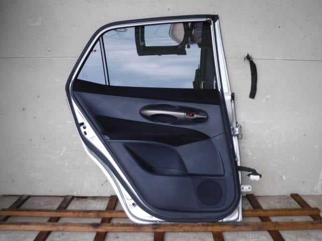 Rear Left Door Assembly TOYOTA Blade 2007 DBA-AZE15 — photo 2