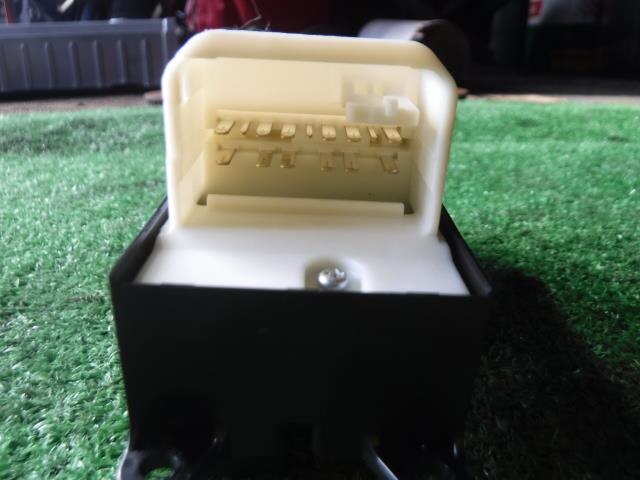 Power Window Switch TOYOTA Spade 2015 DBA-NCP145 — photo 2