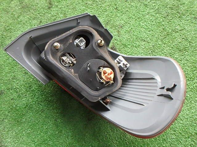 Left Tail Light TOYOTA Porte 2004 CBA-NNP11 — photo 2