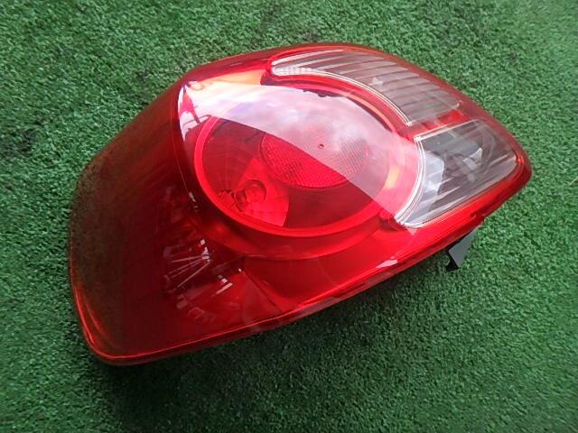 Left Tail Light TOYOTA Porte 2004 CBA-NNP11 — photo 1