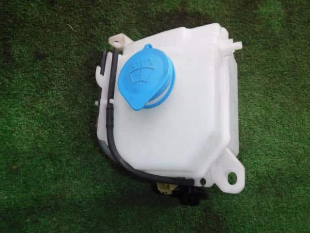 Windshield Washer Tank HONDA N-wgn 2018 DBA-JH2 — photo 1