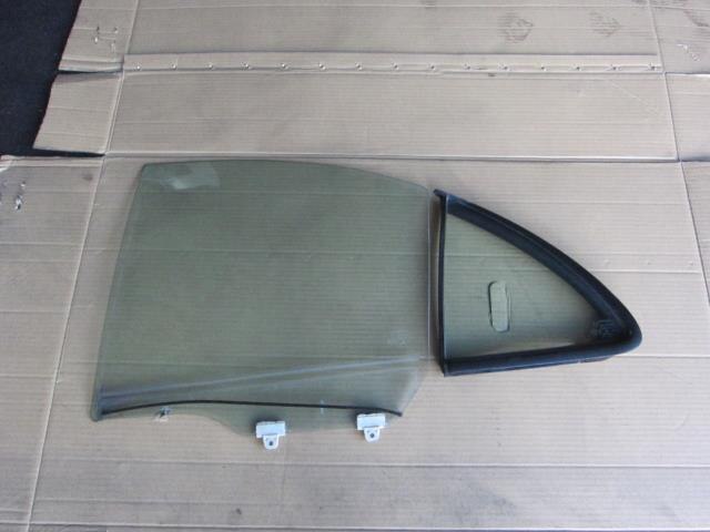 Rear Left Door Windshield NISSAN Bluebird Sylphy 2001 UA-QG10 — photo 1