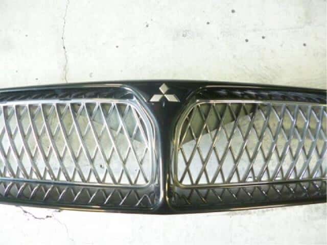 Radiator Grille MITSUBISHI Diamante 1997 E-F36A — photo 2