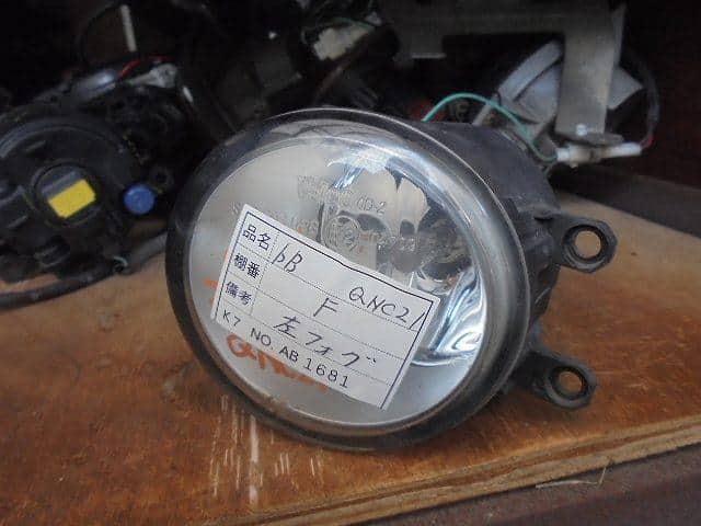 Left Fog Light TOYOTA bB 2006 DBA-QNC21 — photo 1