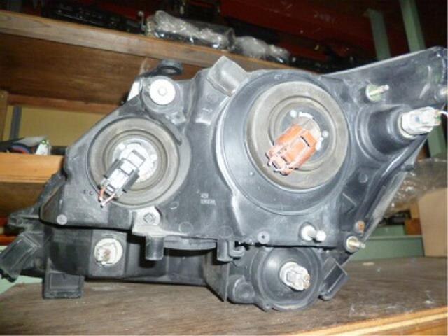 Right Headlight TOYOTA Harrier 1999 GF-SXU10 — photo 3