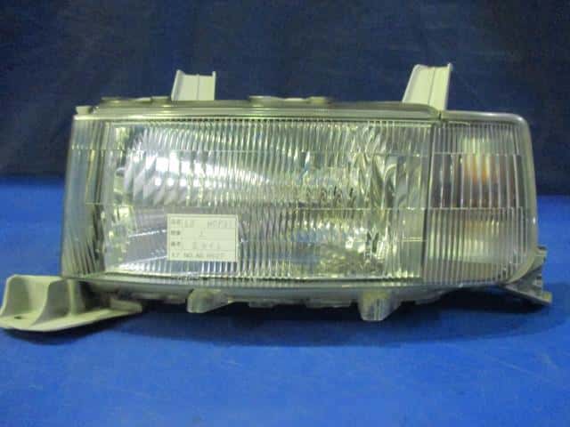 Left Headlight TOYOTA bB 2003 UA-NCP31 — photo 1