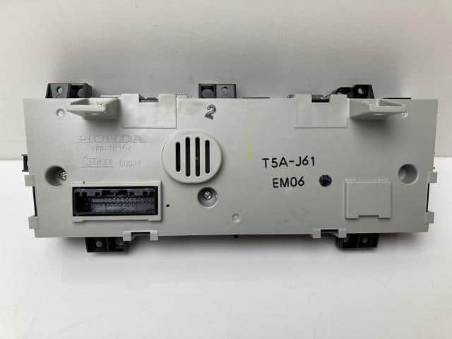 A/C Control Panel HONDA Fit 2015 DBA-GK3 — photo 2