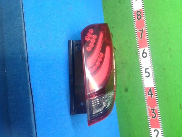 Right Tail Light TOYOTA Alphard DBA-AGH35W — photo 1