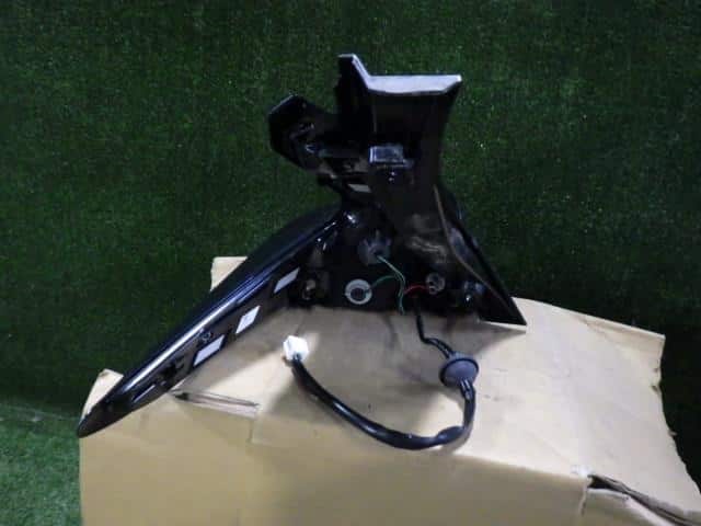 Right Tail Light NISSAN Leaf_ 2020 ZAA-ZE1 — photo 3