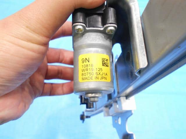 Front Right Door Regulator NISSAN Note 2021 6AA-E13 — photo 2
